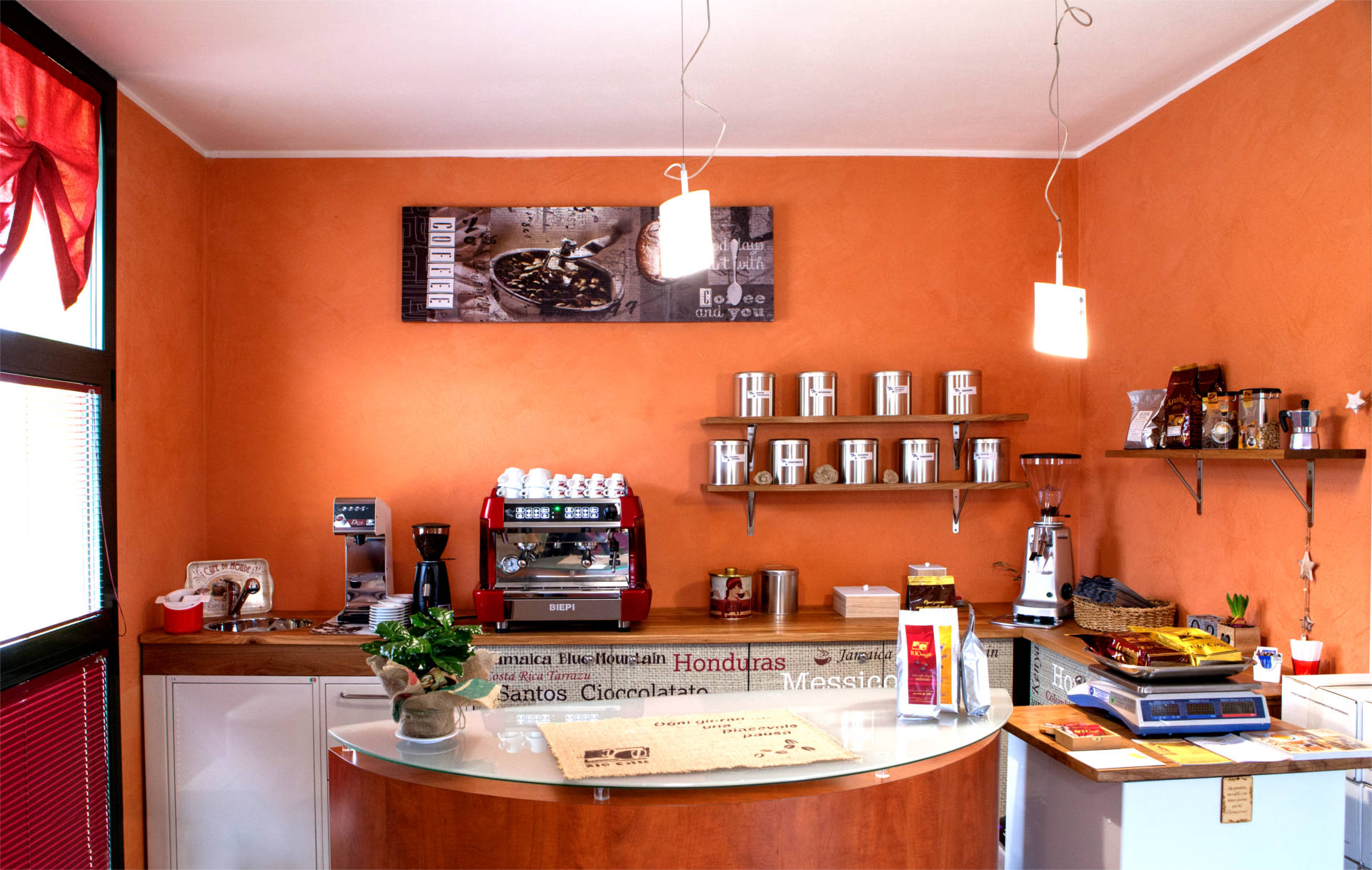 Visita lo spaccio aziendale Rio Caffè, potrai richiedere la tua miscela artigianale personalizzata